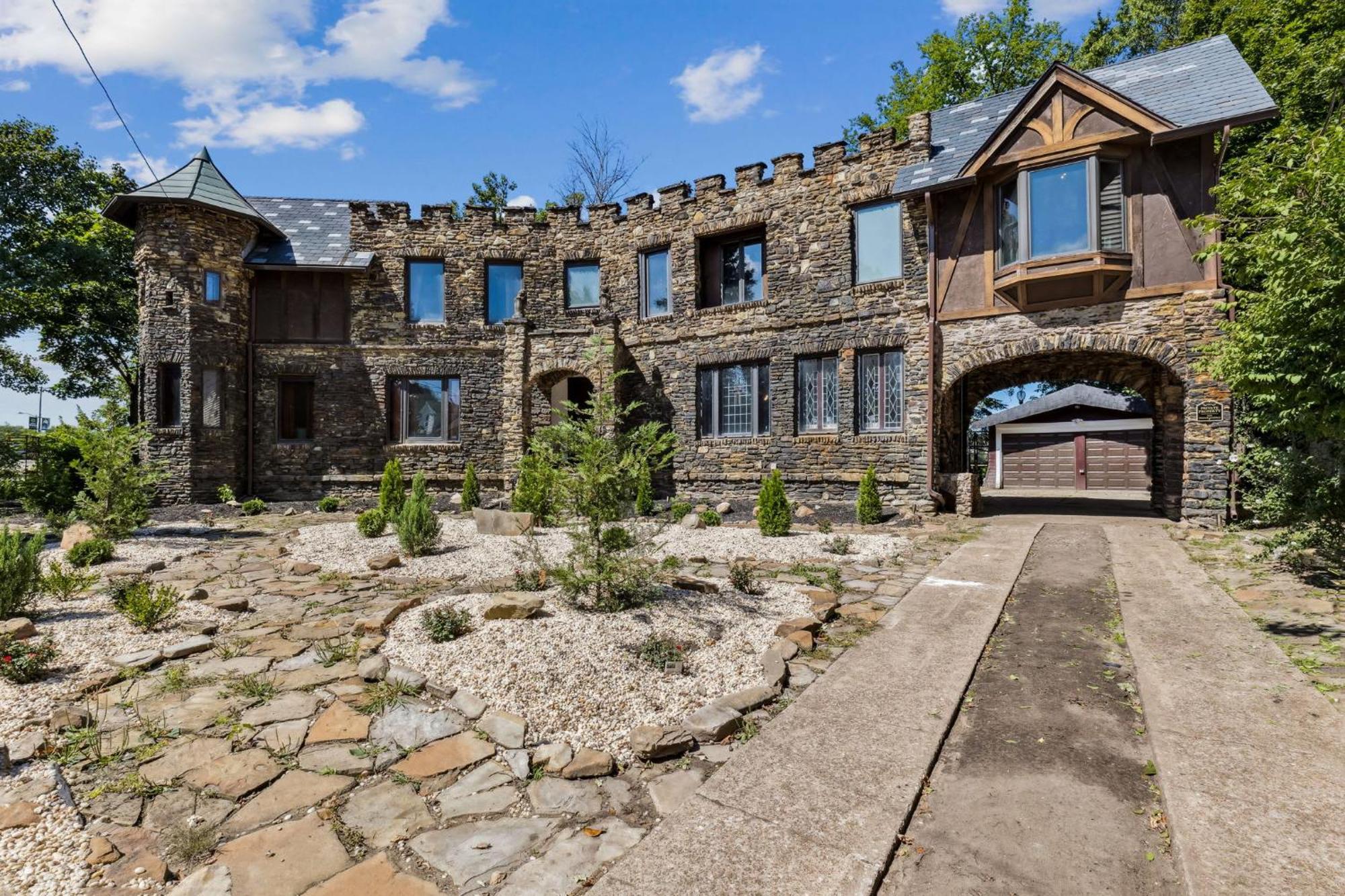 Enchanted Castle - Your Royal Getaway Awaits Cleveland Exterior foto