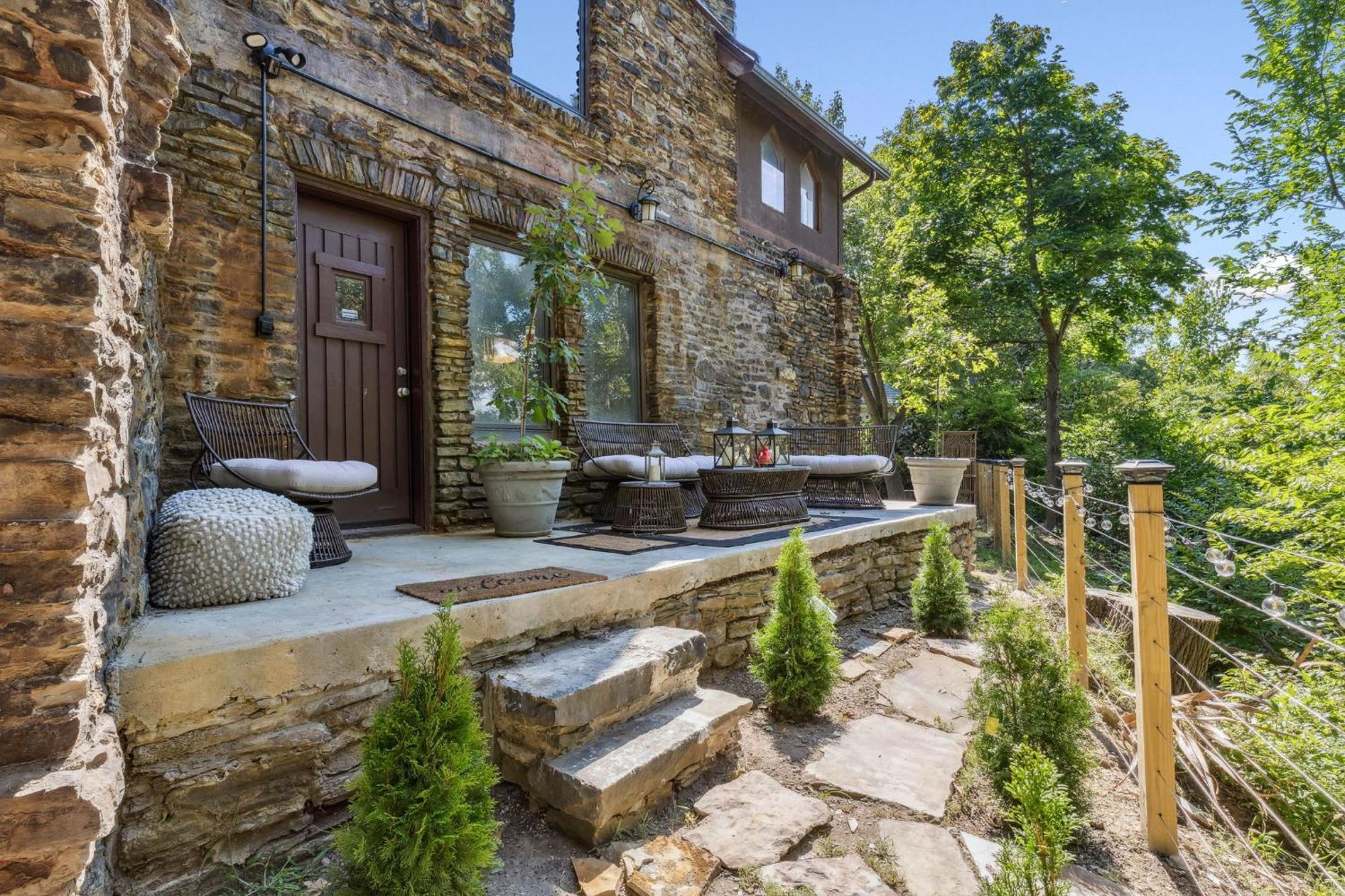 Enchanted Castle - Your Royal Getaway Awaits Cleveland Exterior foto