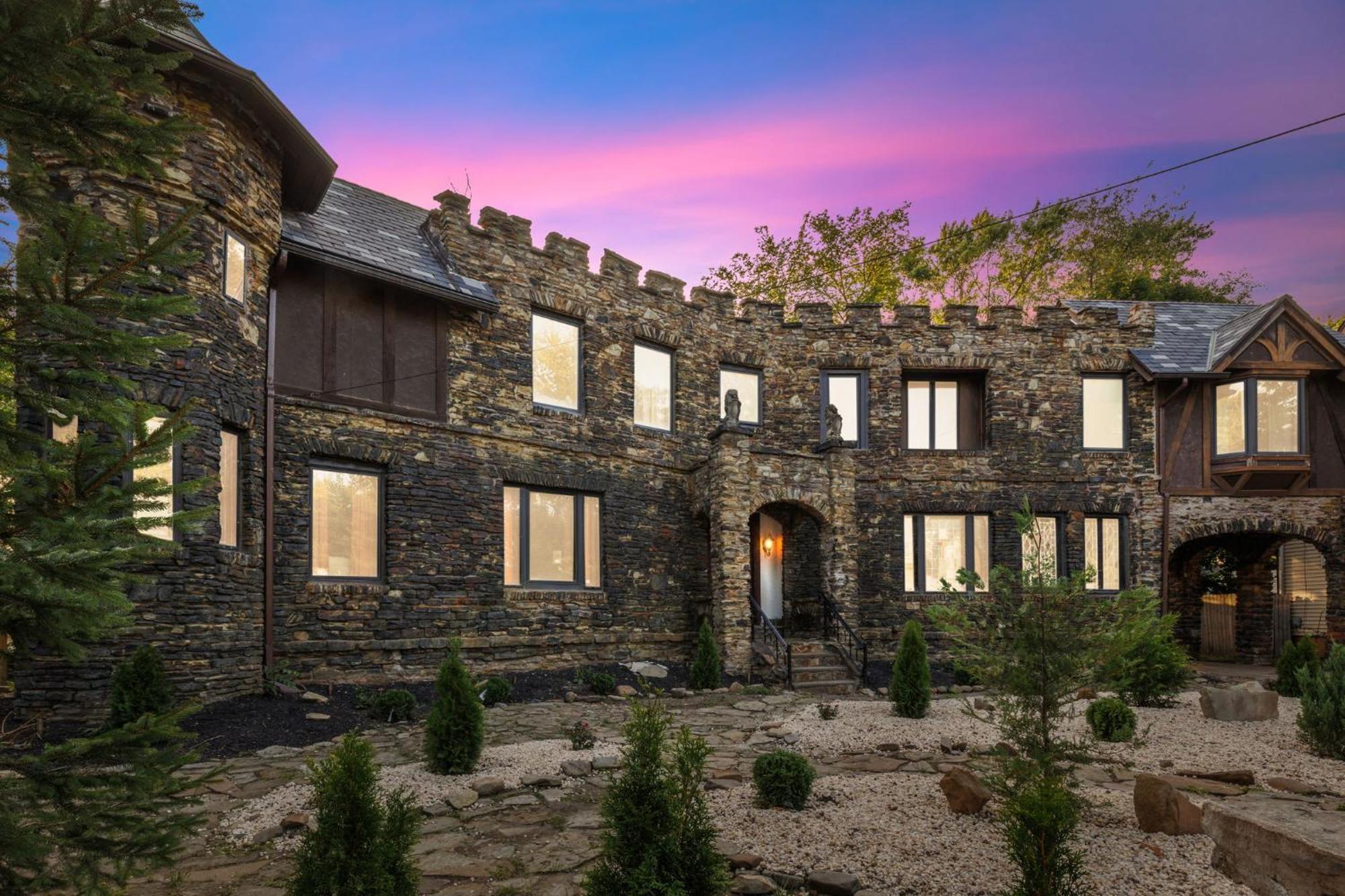 Enchanted Castle - Your Royal Getaway Awaits Cleveland Exterior foto