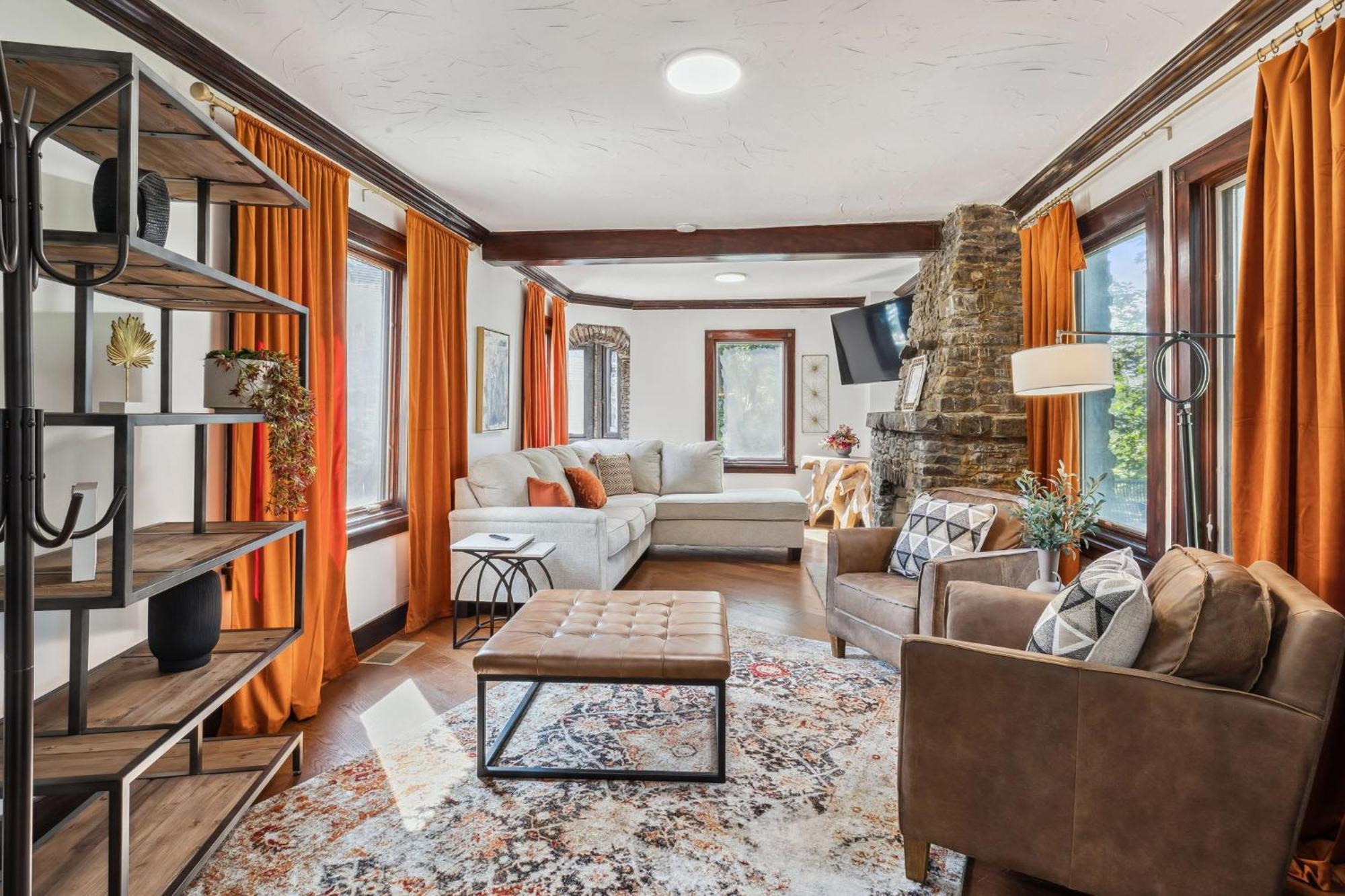 Enchanted Castle - Your Royal Getaway Awaits Cleveland Exterior foto